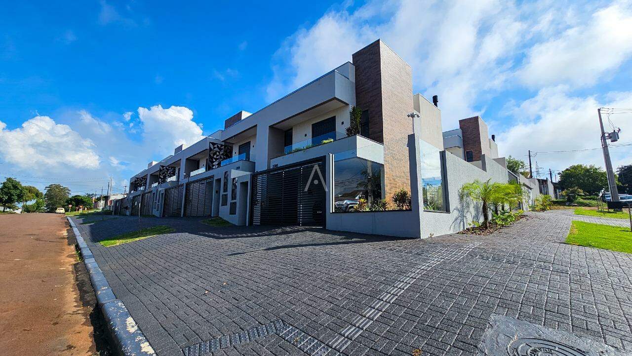 Sobrado para à venda no Bairro COUNTRY em CASCAVEL: