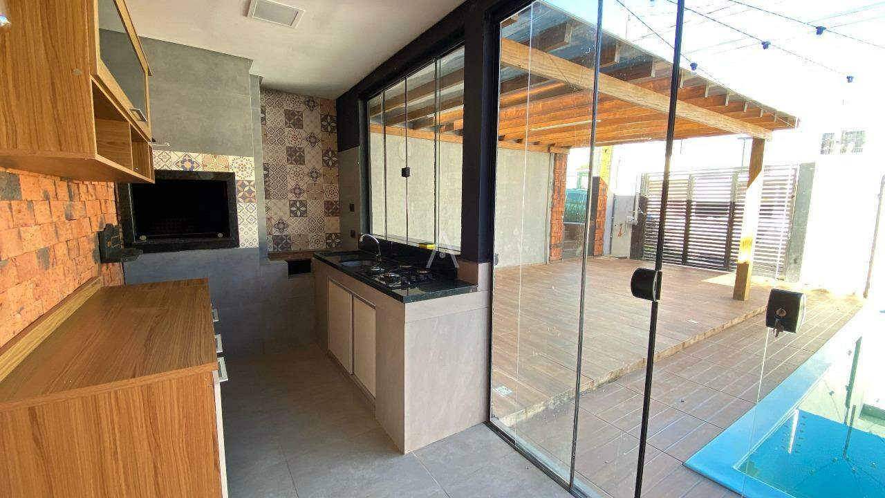 Casa Residencial para à venda no Bairro CANADA em CASCAVEL: