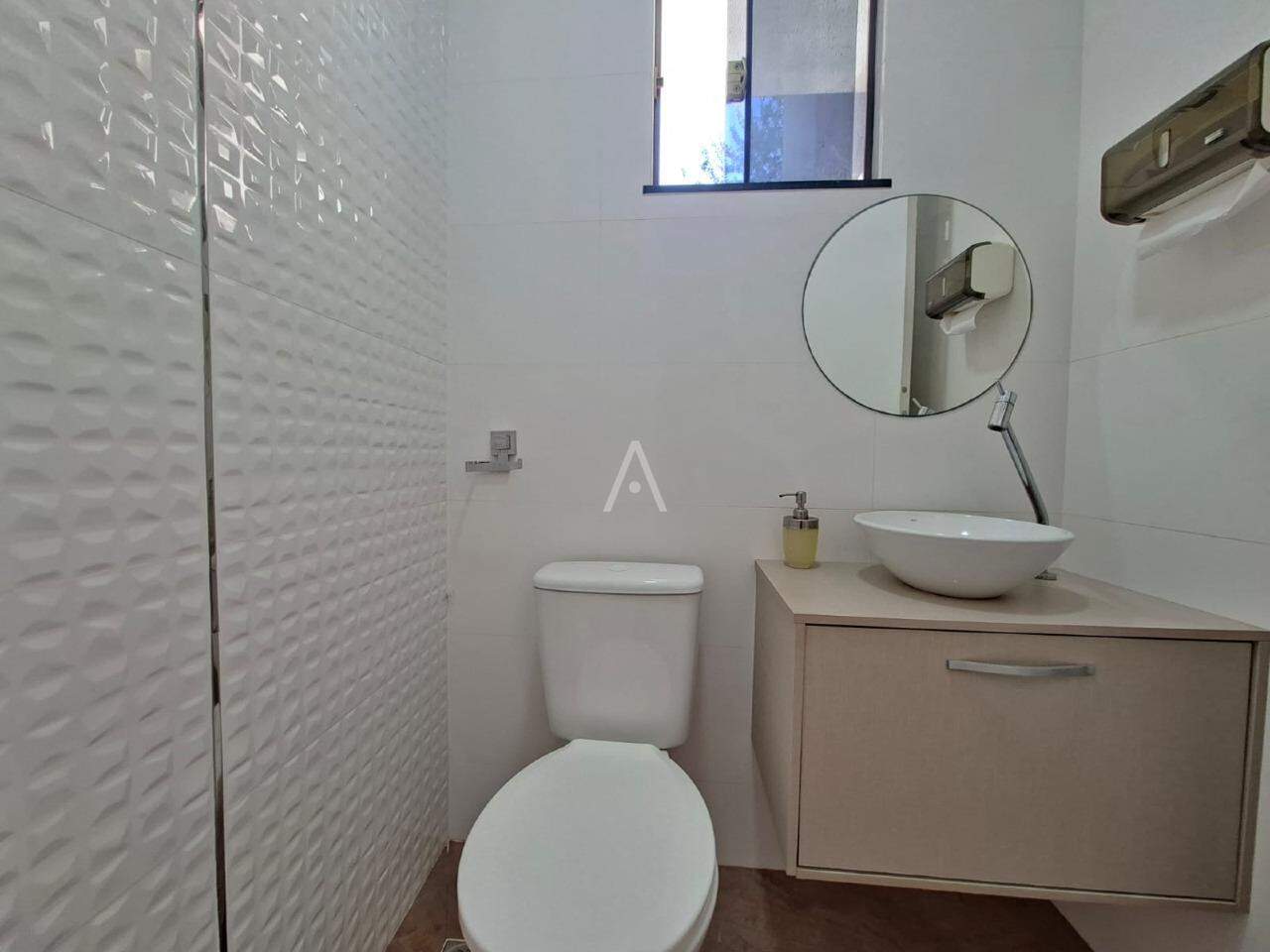 Casa Comercial para para aluguel no Bairro NEVA em CASCAVEL: Lavabo