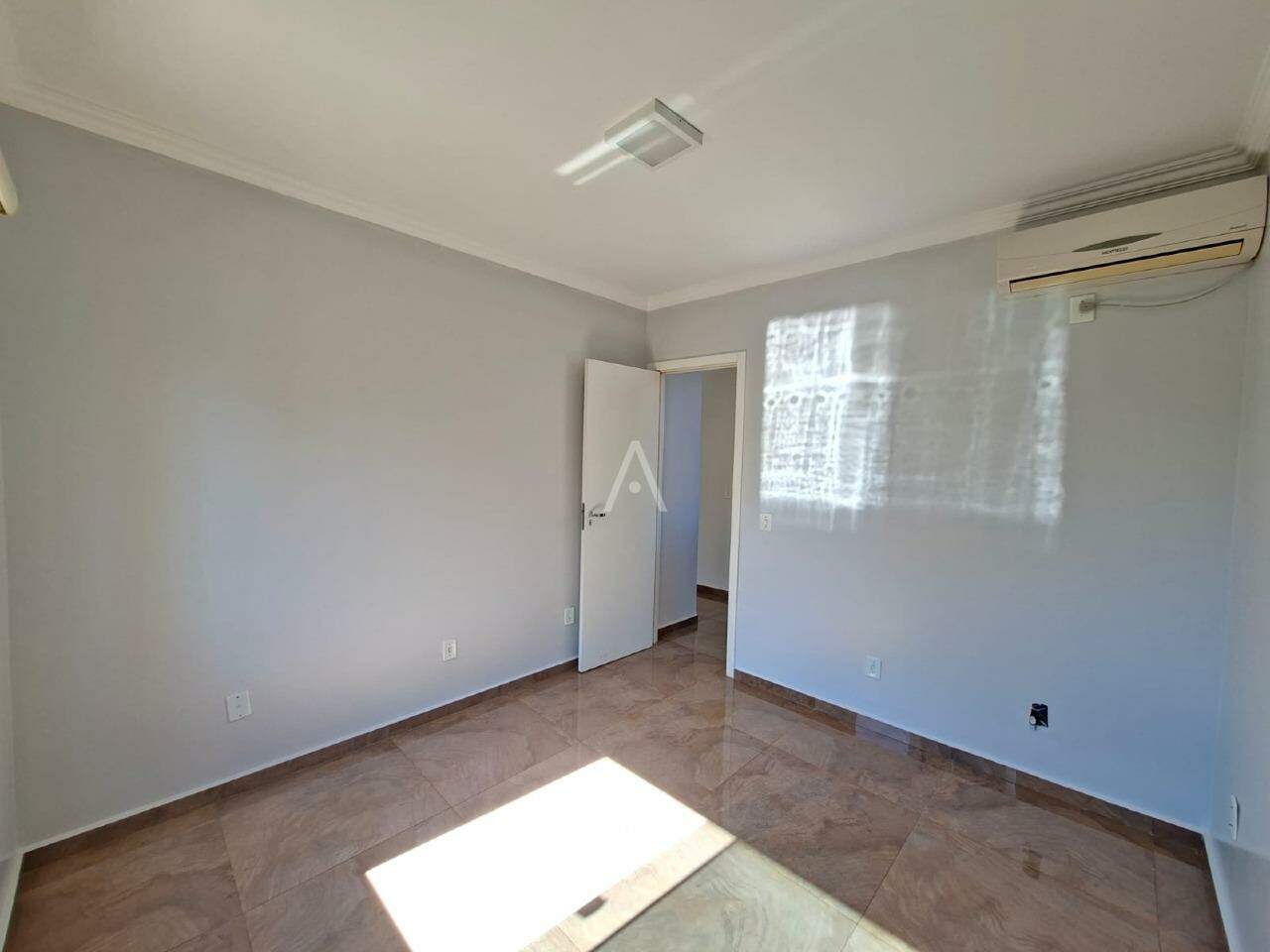 Casa Comercial para para aluguel no Bairro NEVA em CASCAVEL: Sala01