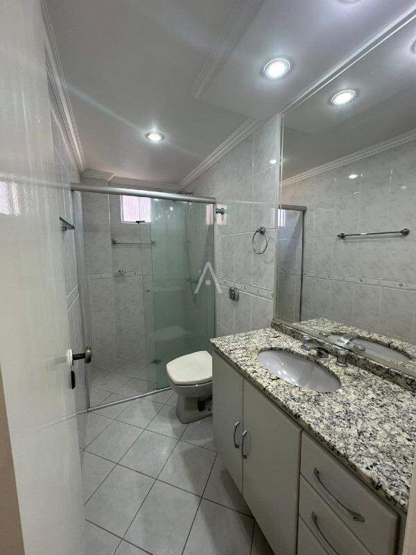 Apartamento para para aluguel no Bairro CENTRO em CASCAVEL: BANHEIRO SUÍTE