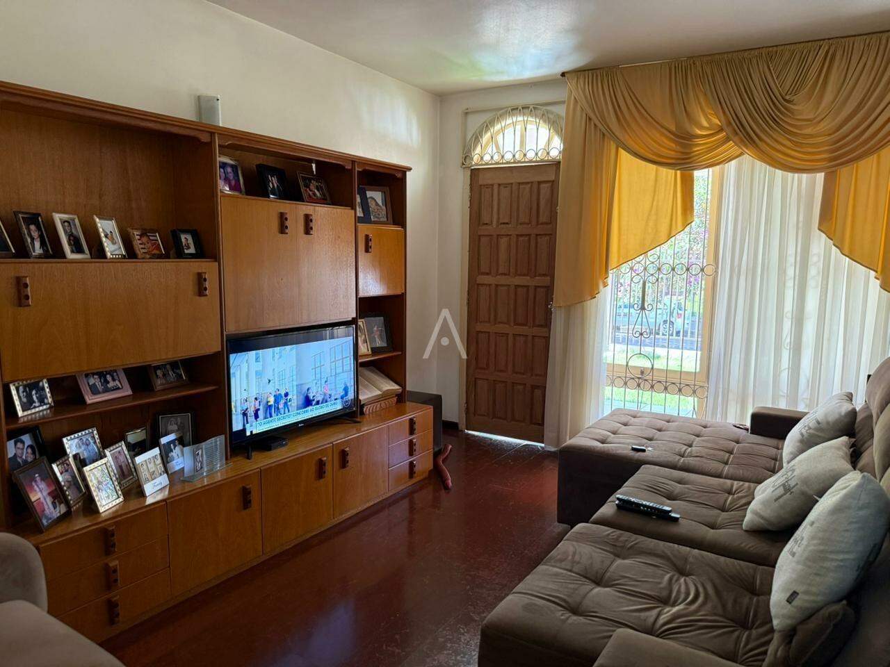 Casa Residencial para à venda no Bairro CENTRO em CASCAVEL: 