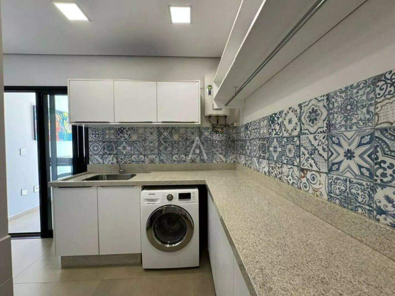 Sobrado para à venda no Bairro CANADA em CASCAVEL: 