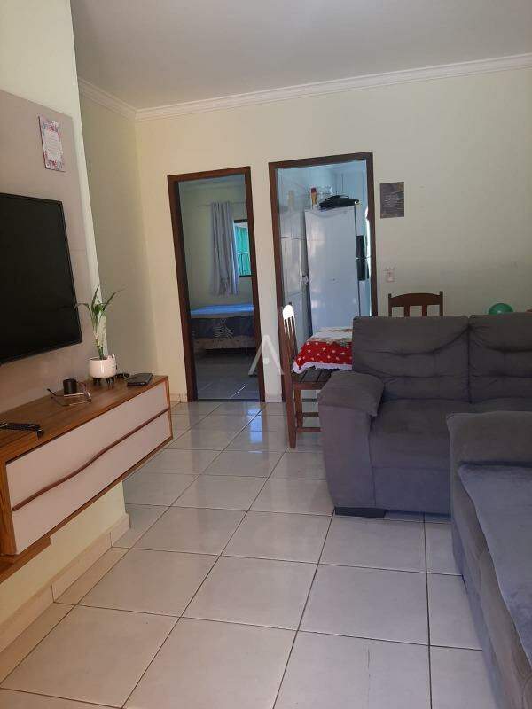 Casa Residencial para à venda no Bairro CANADA em CASCAVEL: 