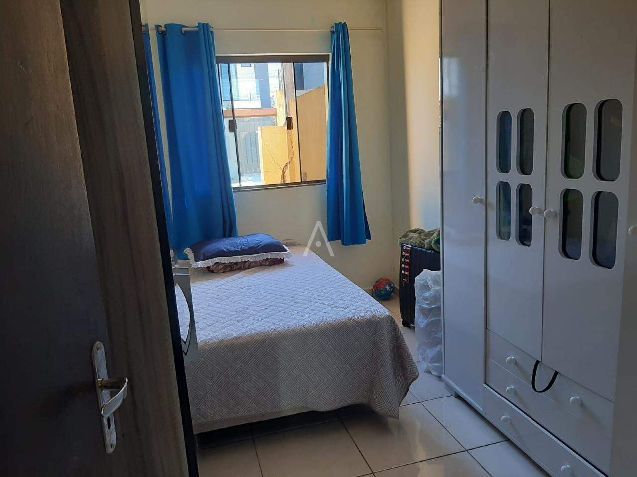 Casa Residencial para à venda no Bairro CANADA em CASCAVEL: 