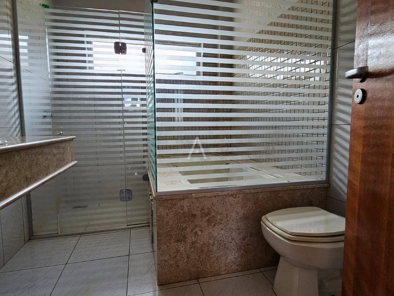 Sobrado para à venda no Bairro CENTRO em CASCAVEL: 