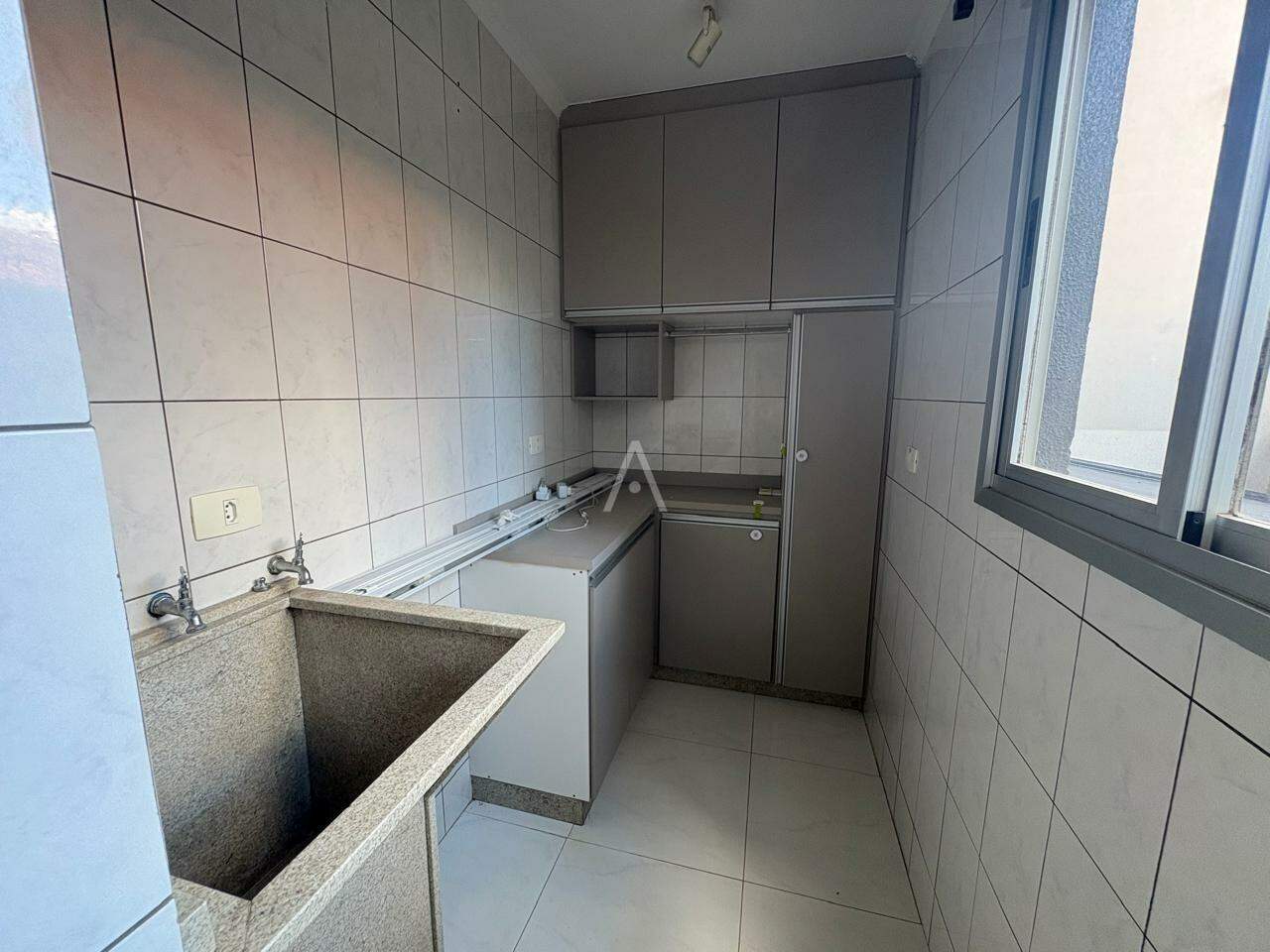 Apartamento para à venda no Bairro CENTRO em CASCAVEL: lavanderia