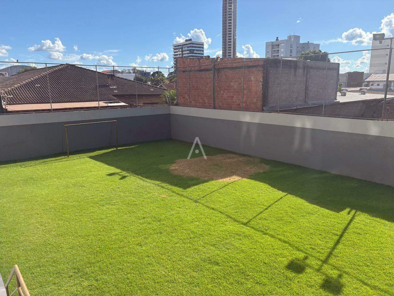 Apartamento para à venda no Bairro CENTRO em CASCAVEL: campo de futebol