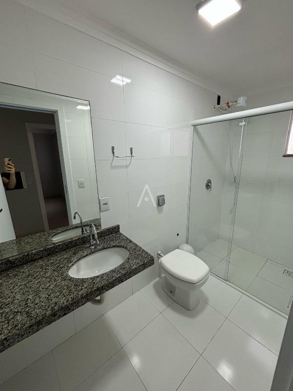 Sobrado para à venda no Bairro NEVA em CASCAVEL: 