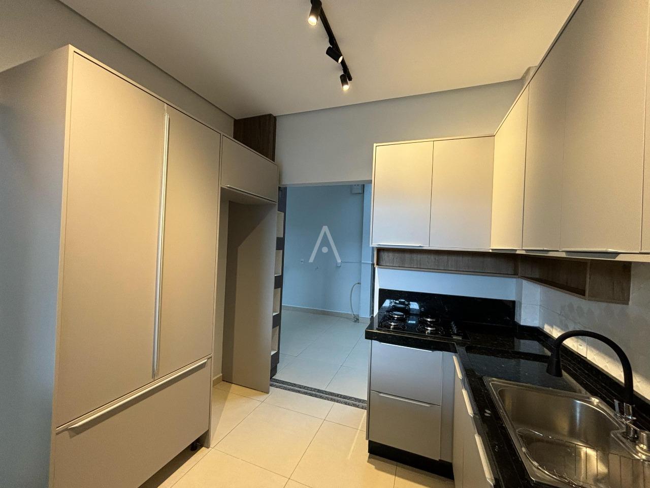 Sobrado para à venda no Bairro NEVA em CASCAVEL: 