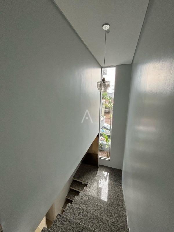 Sobrado para à venda no Bairro NEVA em CASCAVEL: 