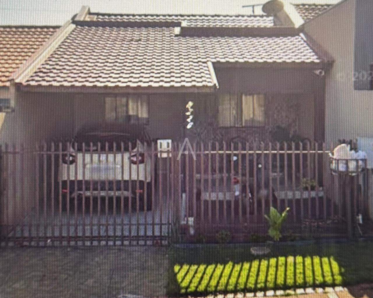 Casa Residencial para à venda no Bairro PINHEIRINHO em TOLEDO: 