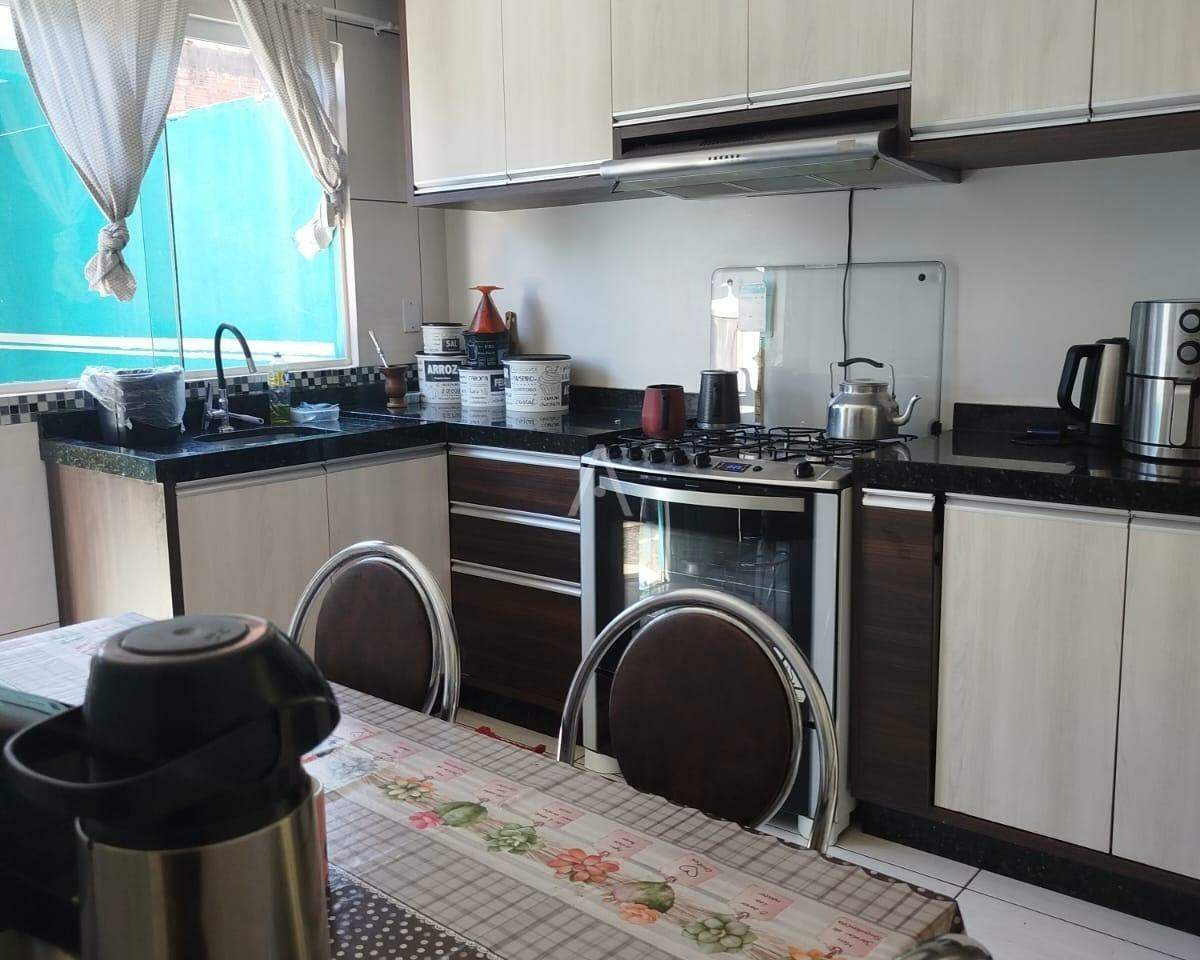 Casa Residencial para à venda no Bairro PINHEIRINHO em TOLEDO: