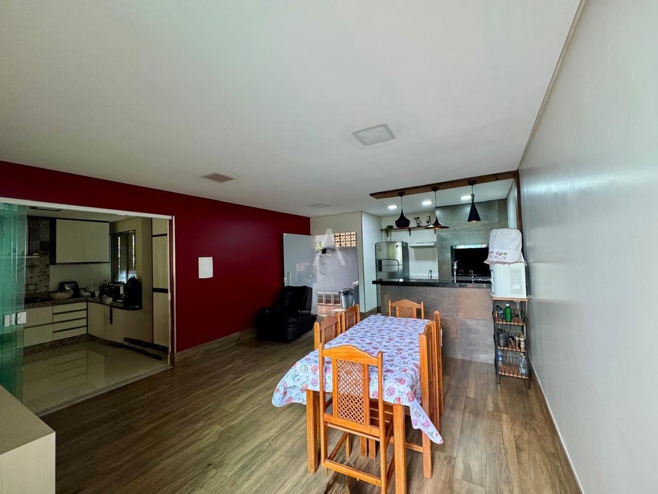 Sobrado para à venda no Bairro CENTRO em TOLEDO: 