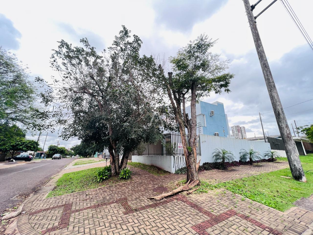 Sobrado para à venda no Bairro COQUEIRAL em CASCAVEL: Bem arborizada