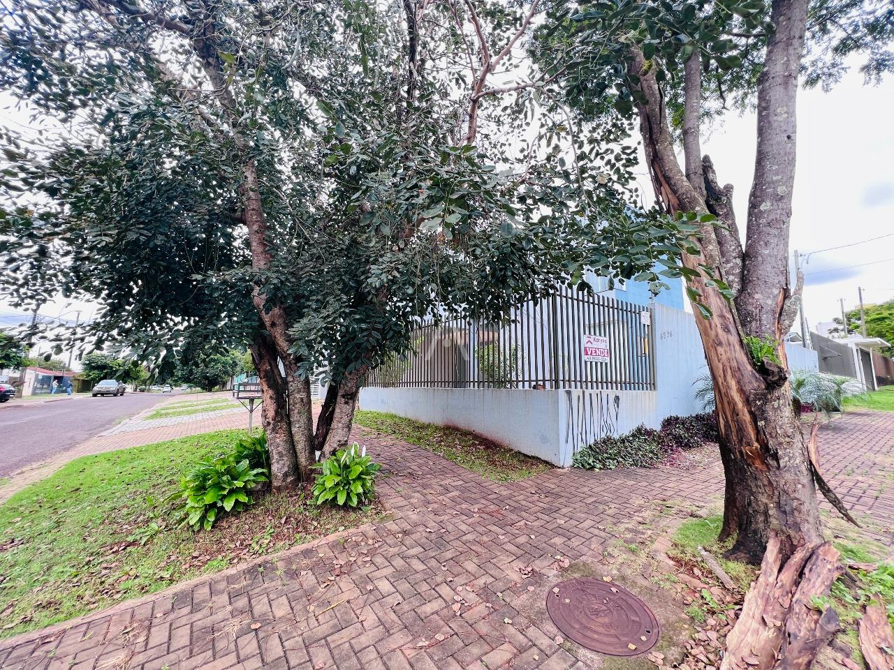 Sobrado para à venda no Bairro COQUEIRAL em CASCAVEL: Casa de esquina