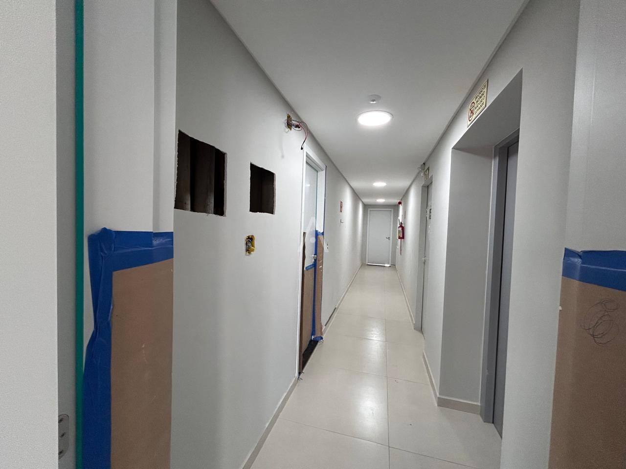 Apartamento para à venda no Bairro CENTRO em CASCAVEL: CORREDOR DO HALL