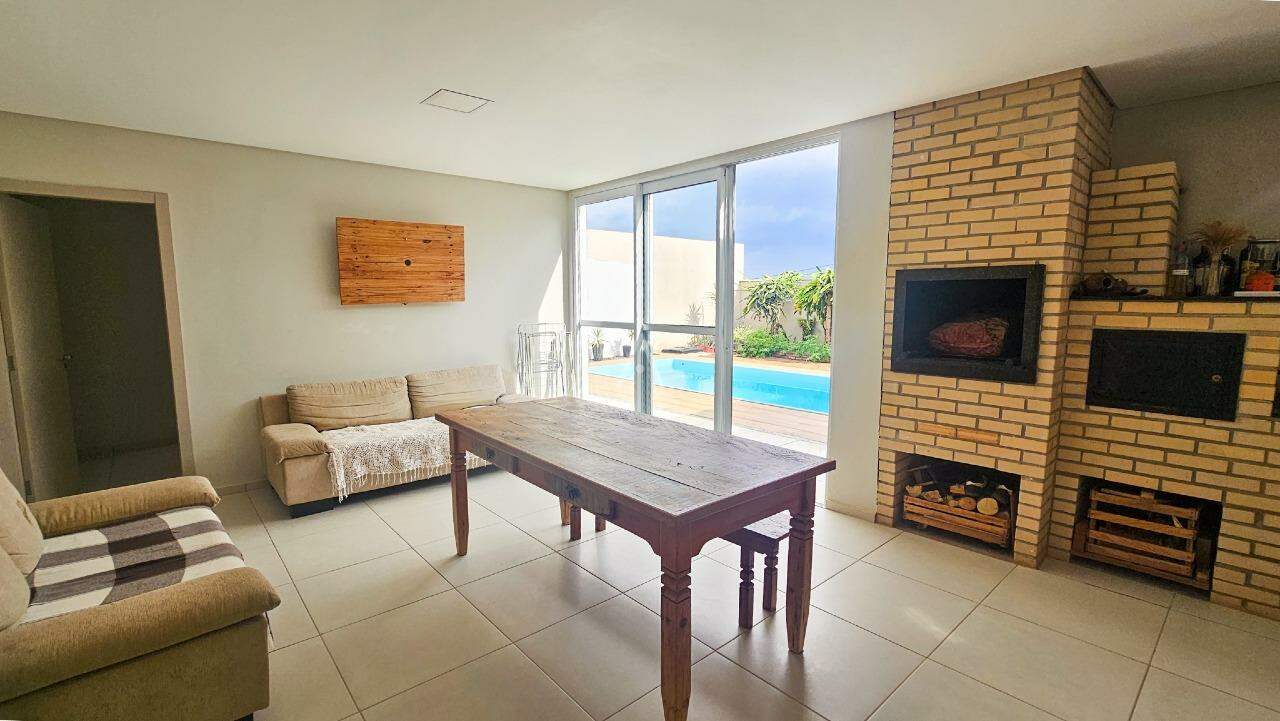Casa Residencial para à venda no Bairro CASCAVEL VELHO em CASCAVEL: 