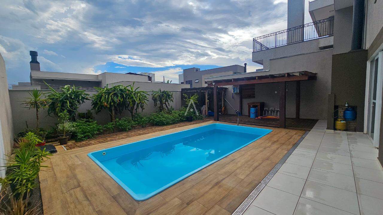 Casa Residencial para à venda no Bairro CASCAVEL VELHO em CASCAVEL: 