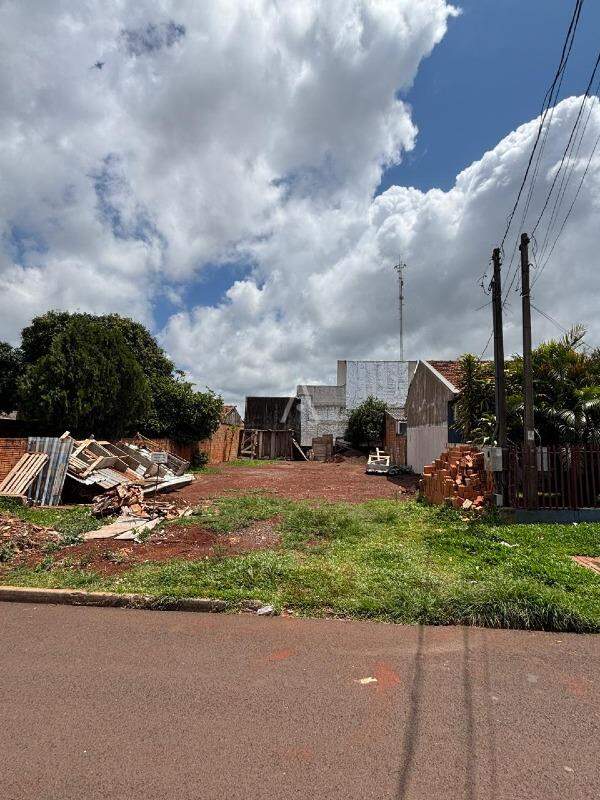 Terreno para à venda no Bairro JARDIM COOPAGRO em TOLEDO: 