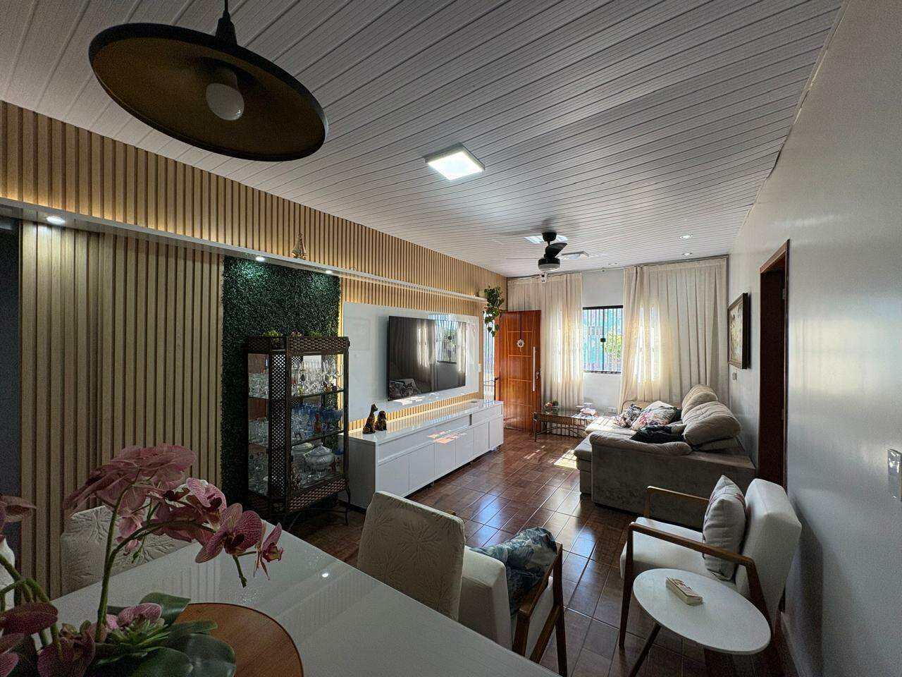 Casa Residencial para à venda no Bairro BRASILIA em CASCAVEL: 