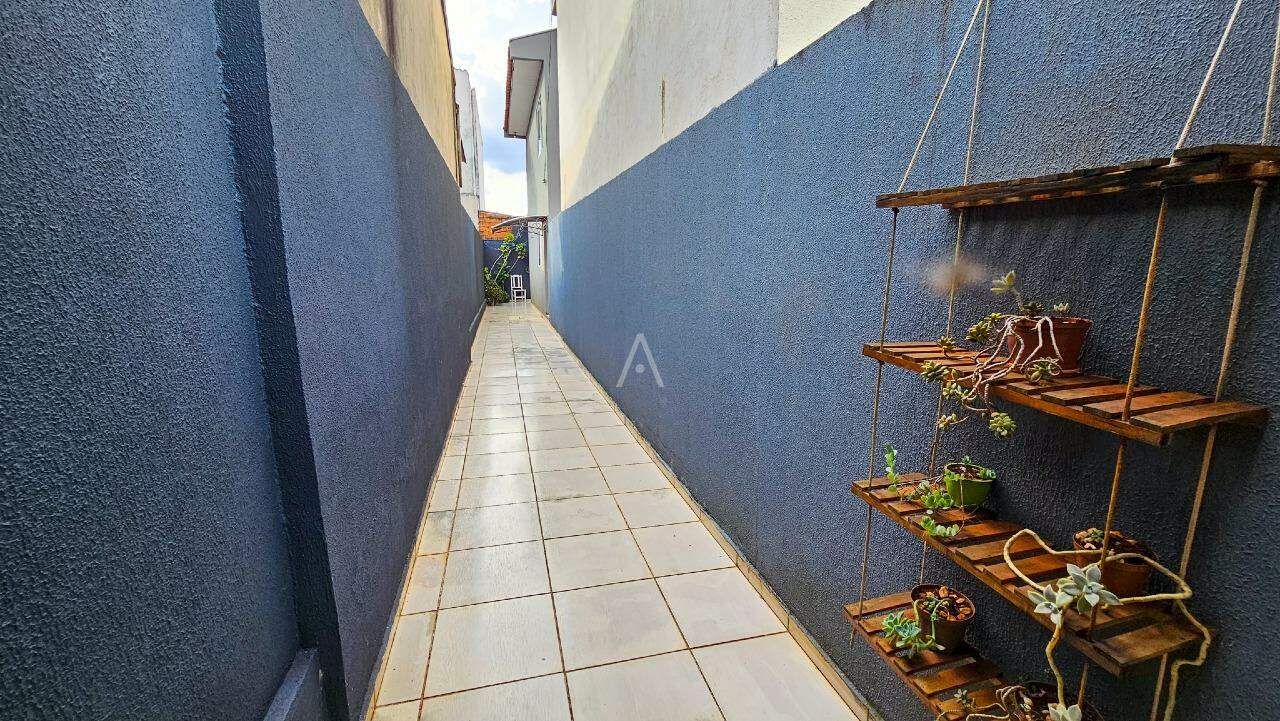 Casa Residencial para à venda no Bairro PARQUE VERDE em CASCAVEL: