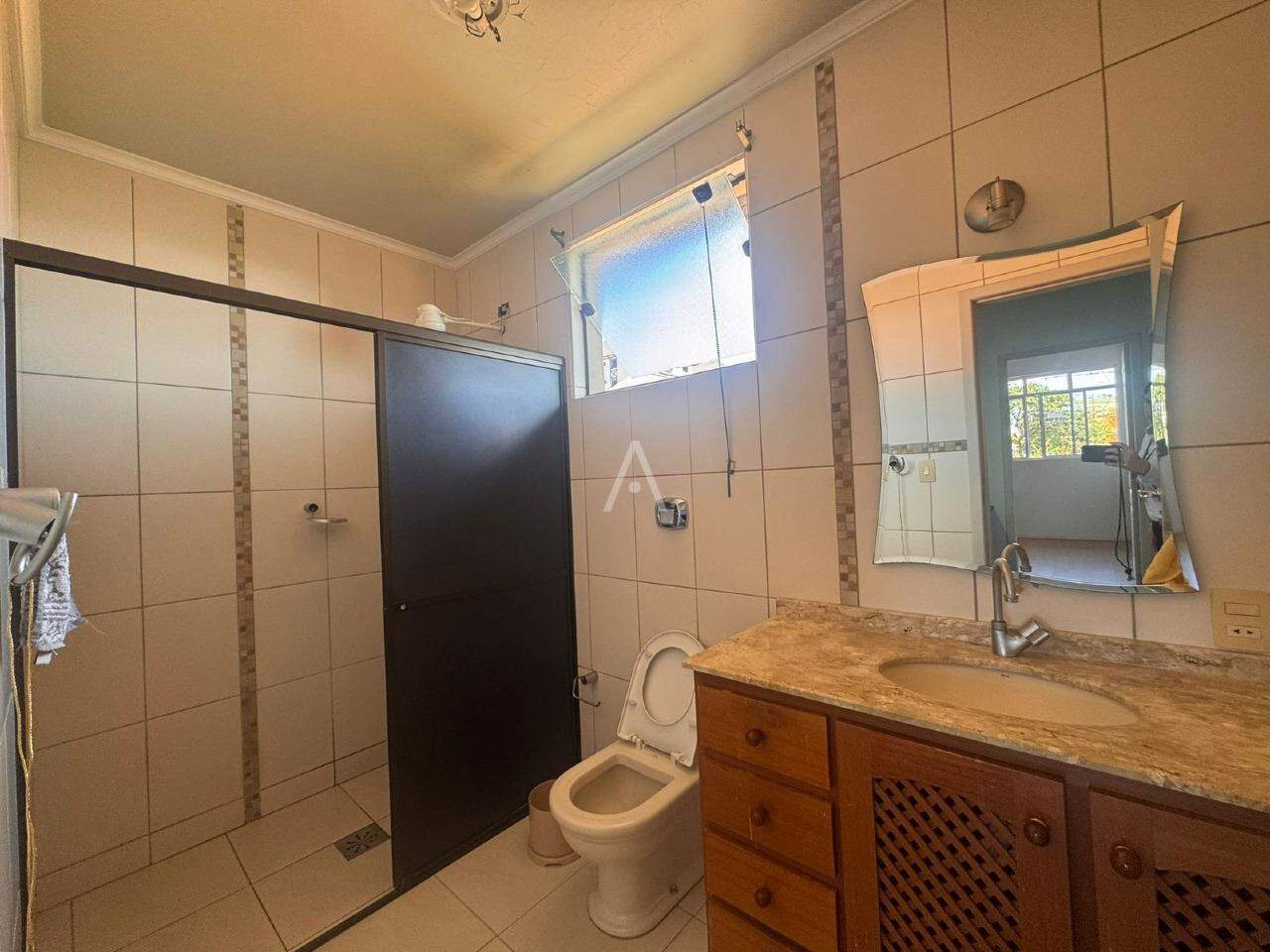 Sobrado para para aluguel no Bairro NEVA em CASCAVEL: 