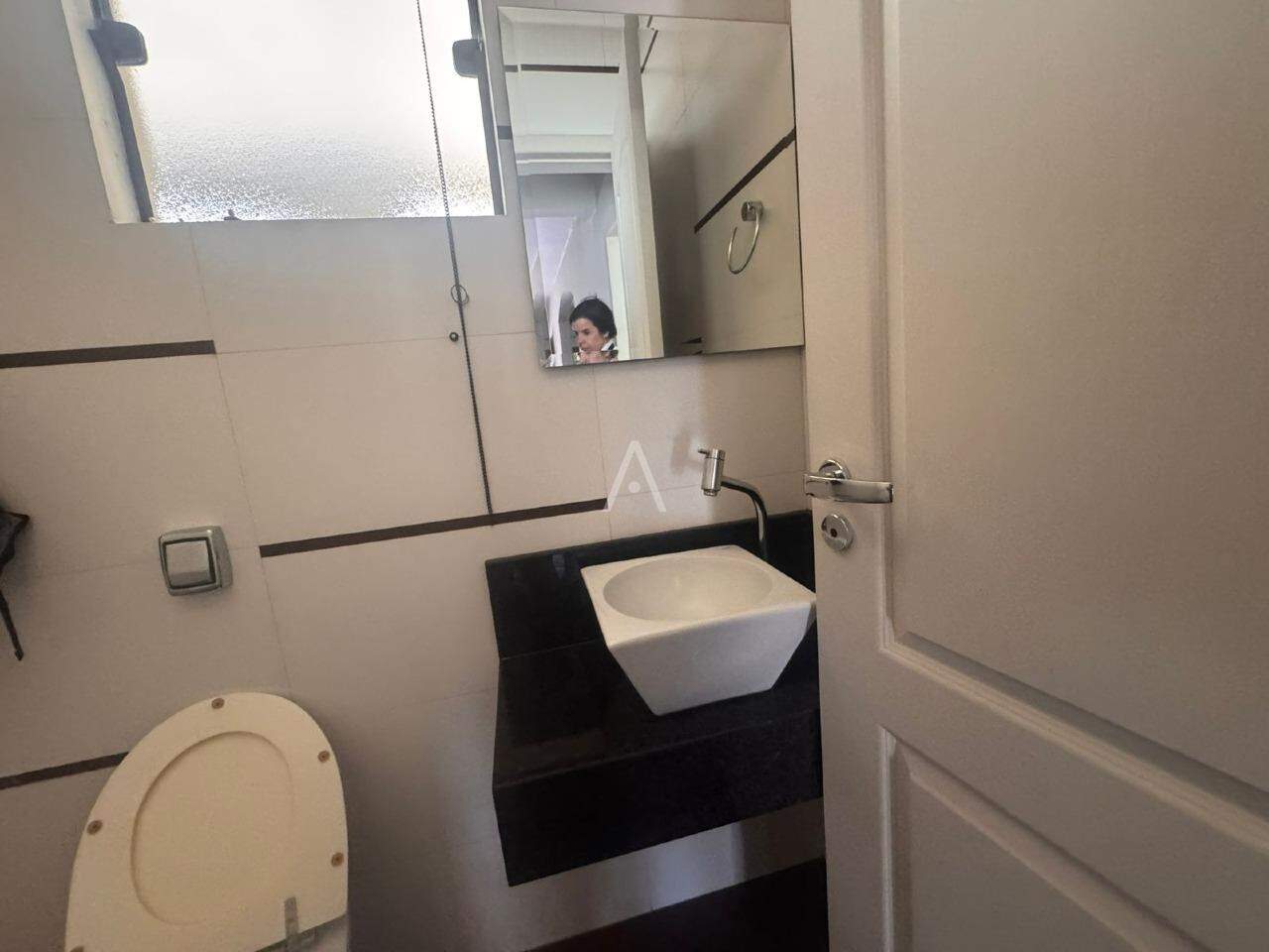 Sobrado para para aluguel no Bairro NEVA em CASCAVEL: 