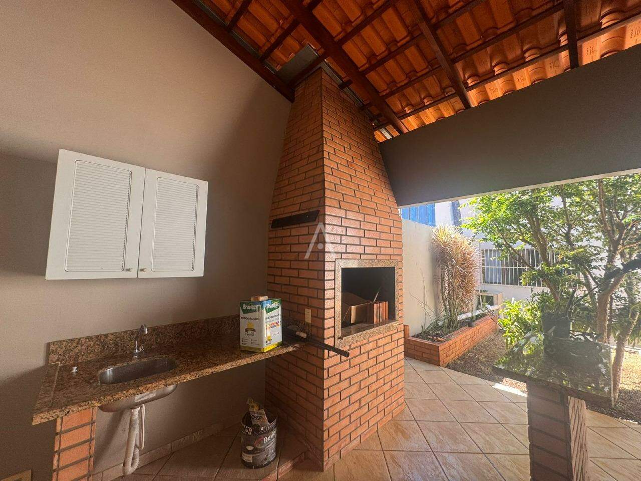 Sobrado para para aluguel no Bairro NEVA em CASCAVEL: 