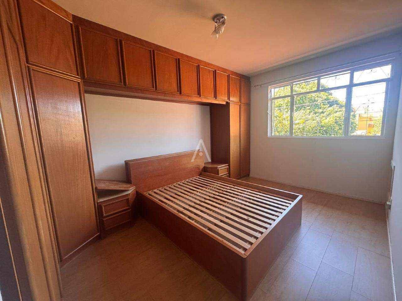 Sobrado para para aluguel no Bairro NEVA em CASCAVEL: 