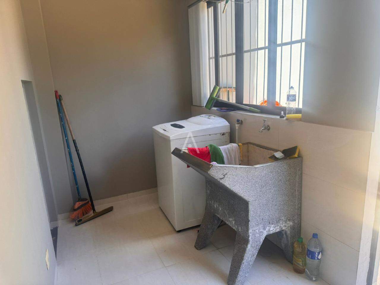 Sobrado para para aluguel no Bairro NEVA em CASCAVEL: 