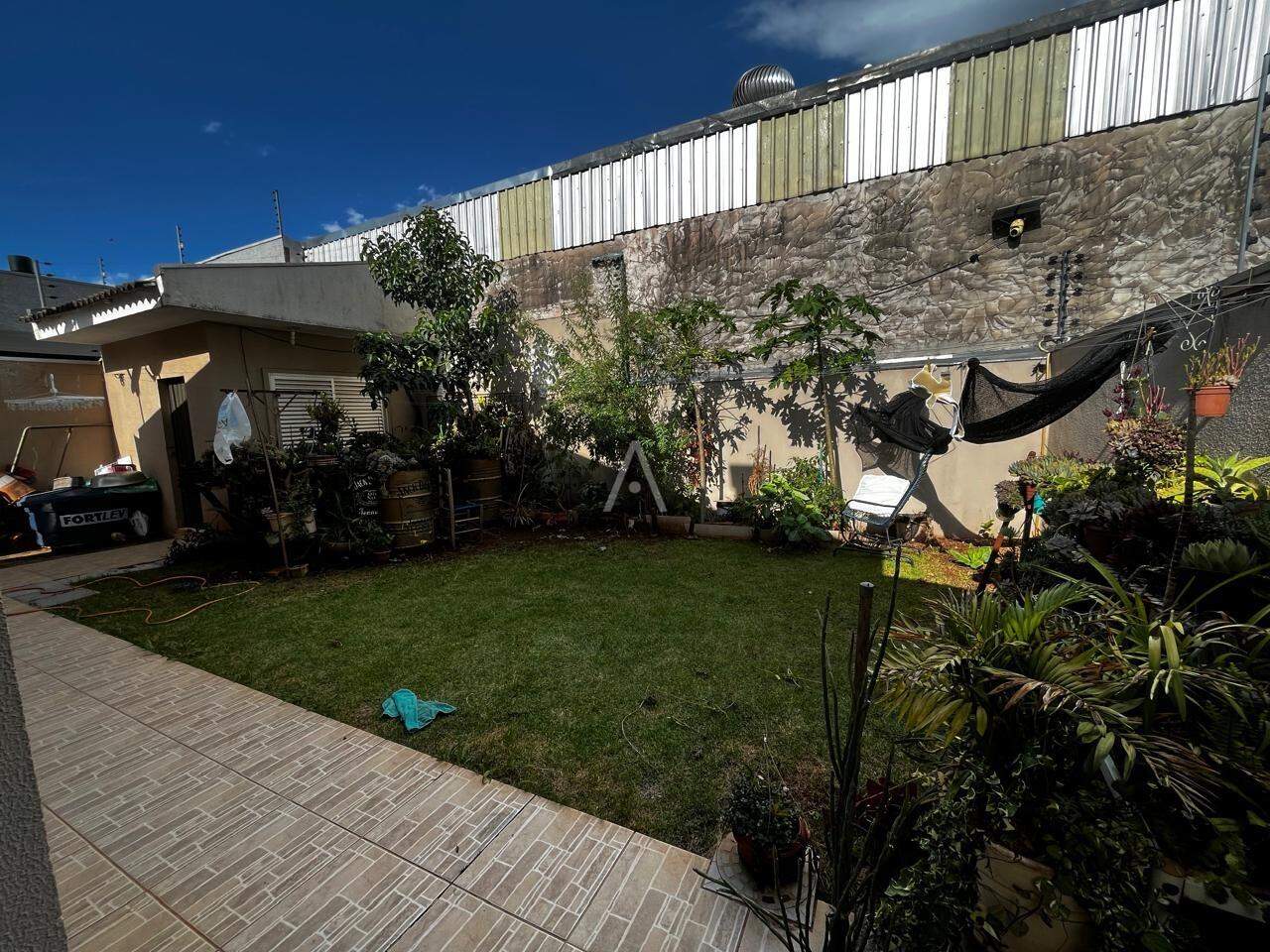 Casa Residencial para à venda no Bairro NEVA em CASCAVEL: 