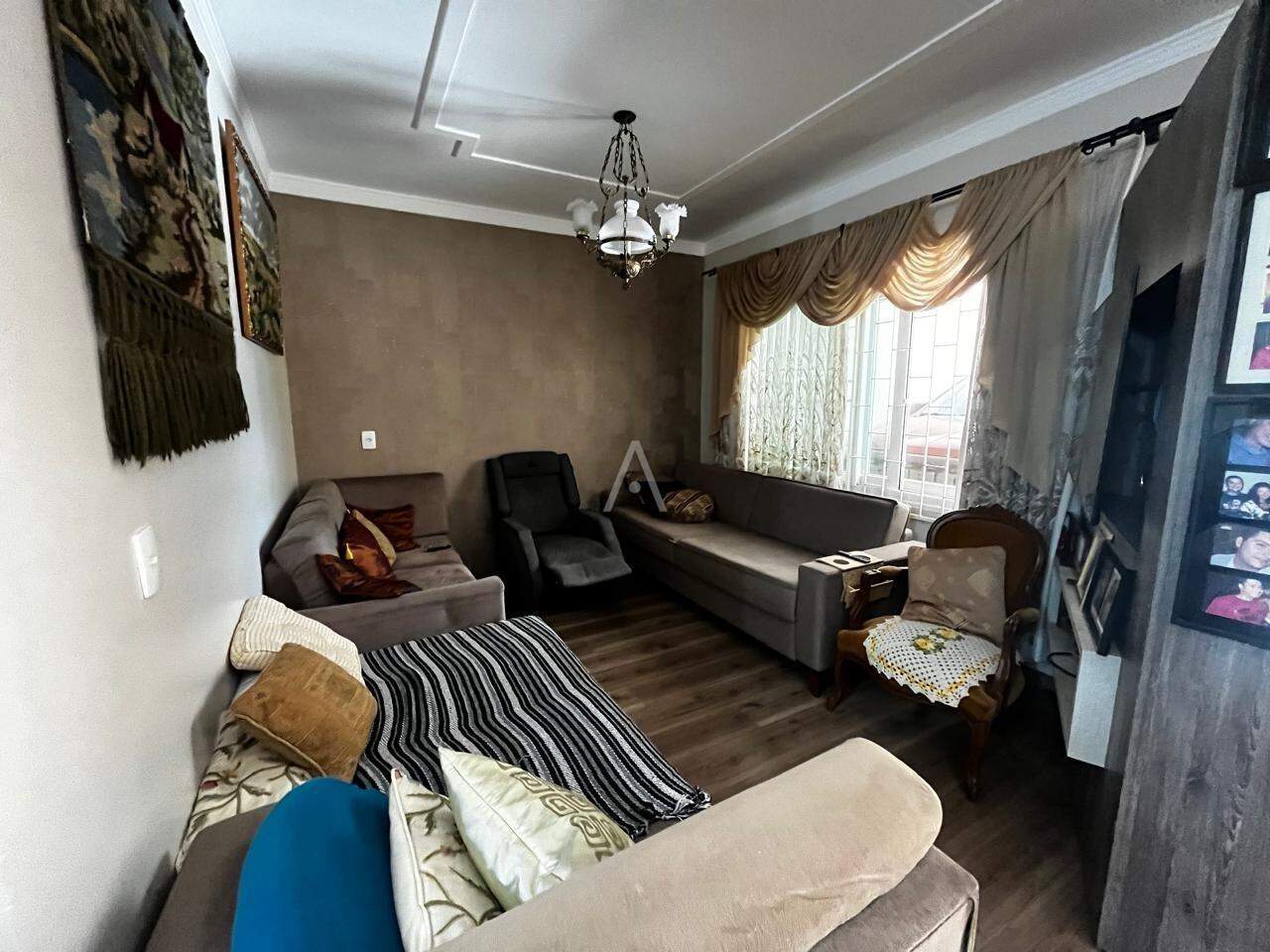 Casa Residencial para à venda no Bairro NEVA em CASCAVEL: 