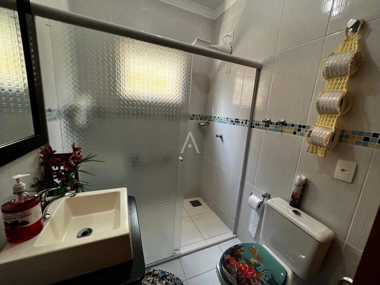 Casa Residencial para à venda no Bairro NEVA em CASCAVEL: 