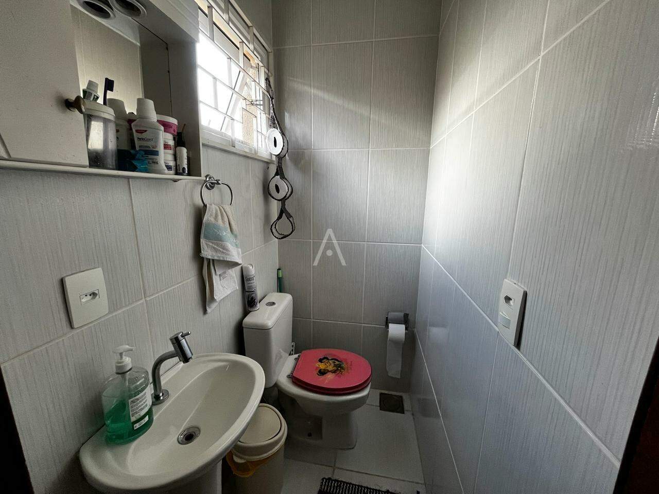 Casa Residencial para à venda no Bairro NEVA em CASCAVEL: 