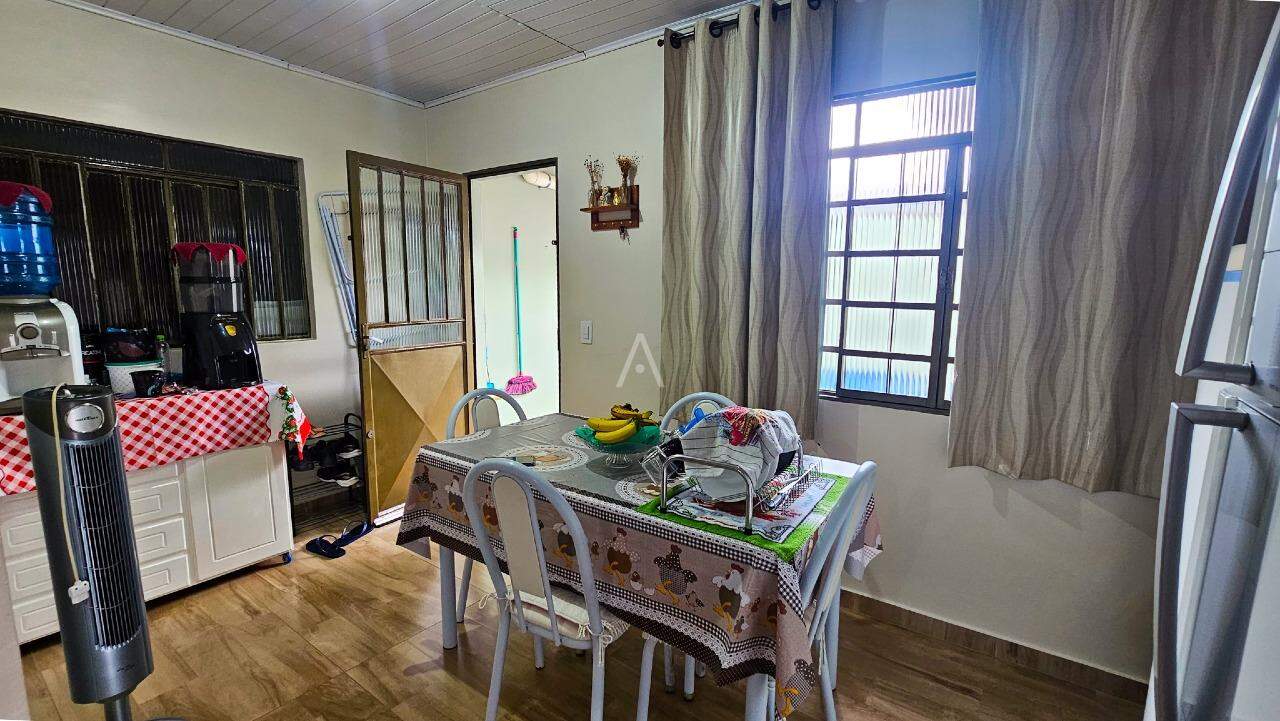 Casa Residencial para à venda no Bairro FLORESTA em CASCAVEL: 