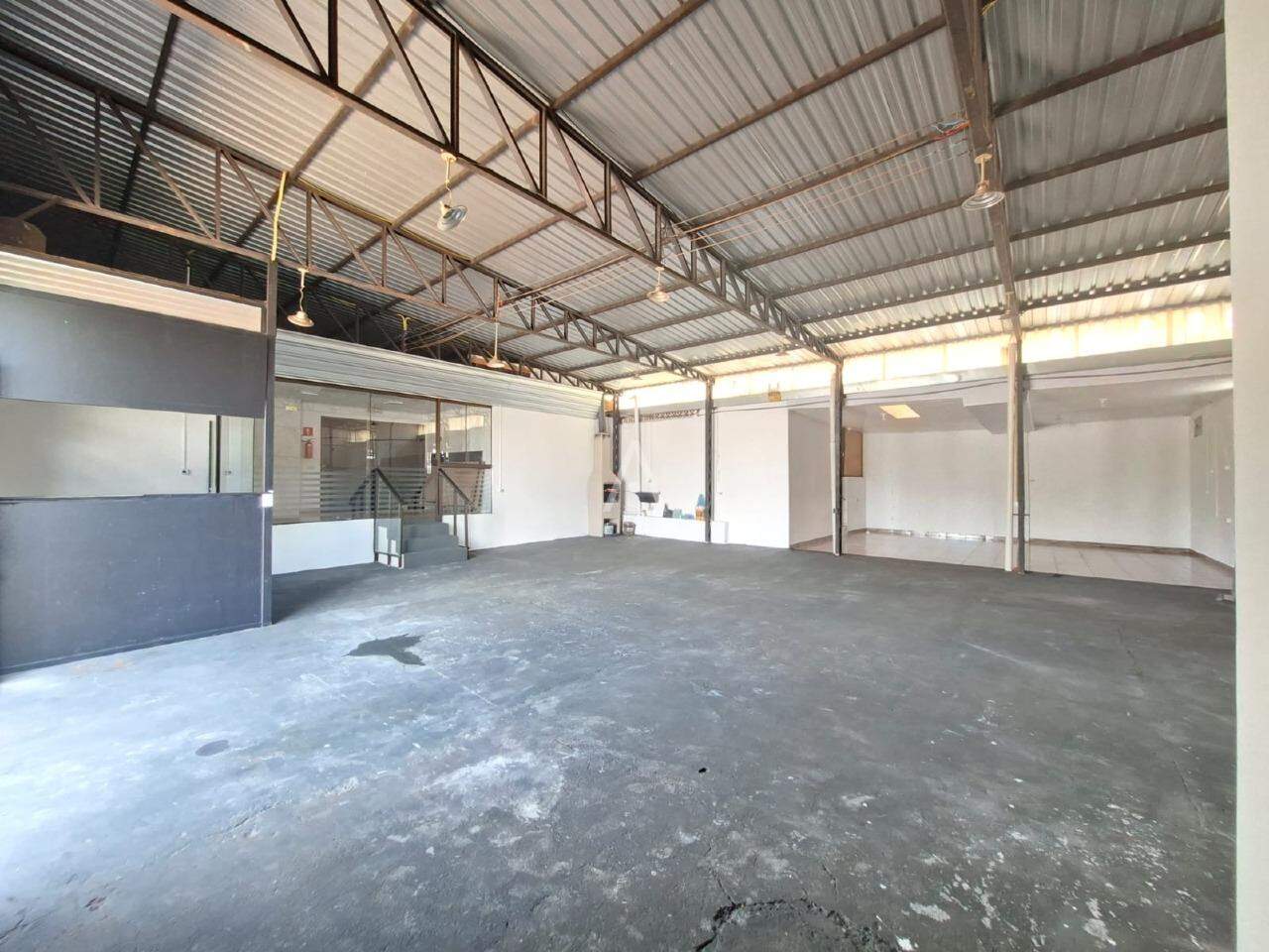 Barracão Comercial para para aluguel no Bairro SANTA CRUZ em CASCAVEL: 