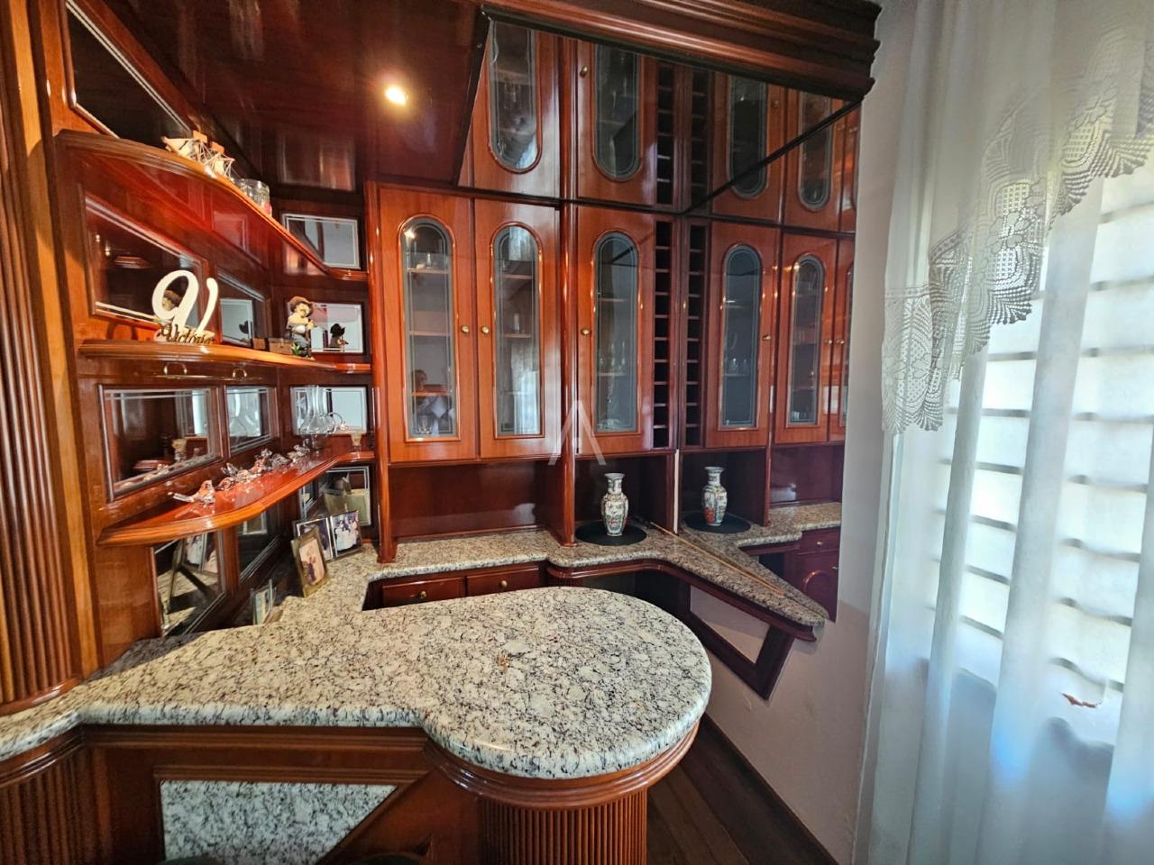 Sobrado para à venda no Bairro CENTRO em CASCAVEL: