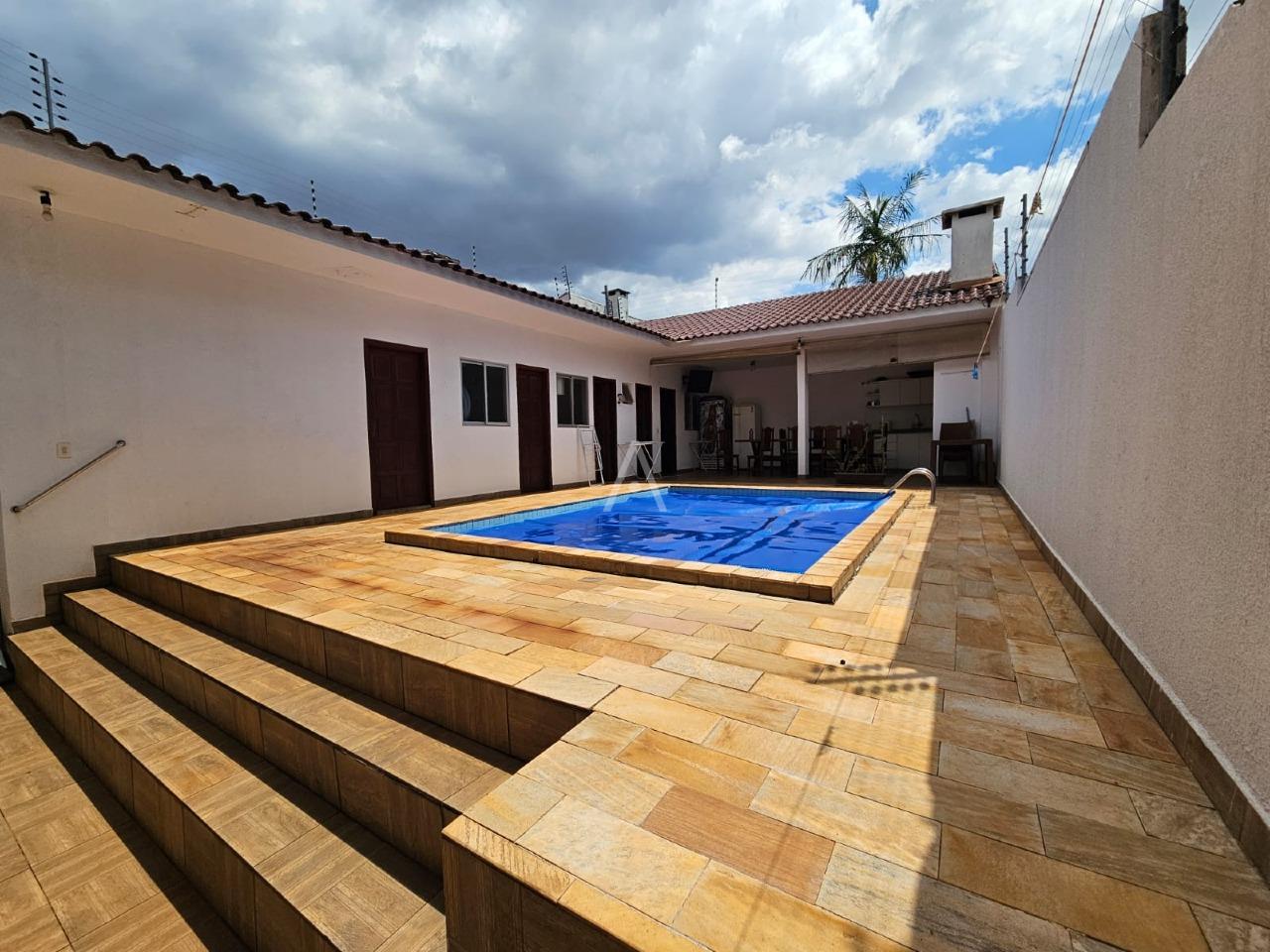 Sobrado para à venda no Bairro CENTRO em CASCAVEL: