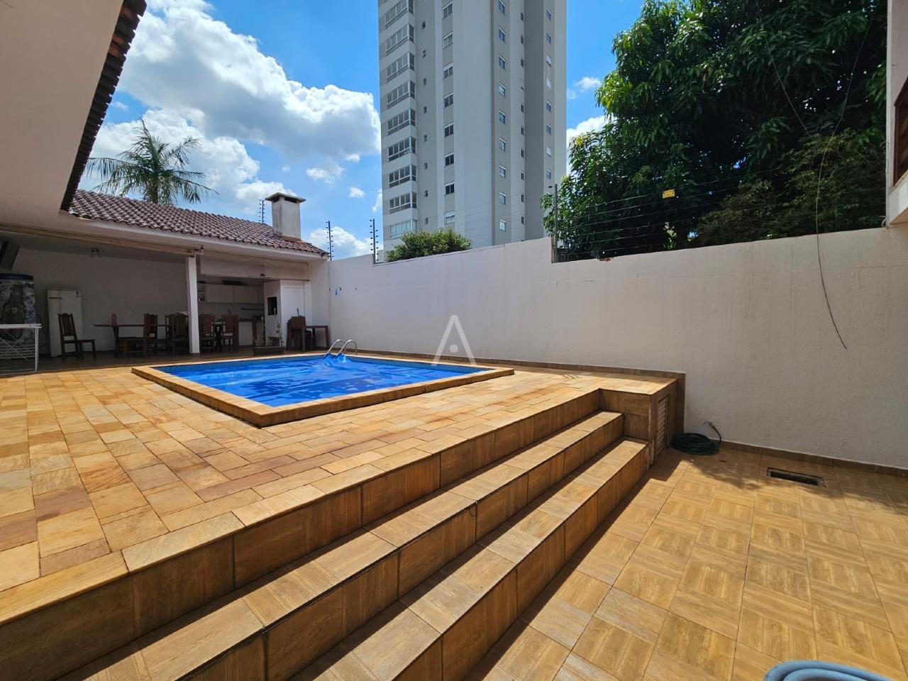 Sobrado para à venda no Bairro CENTRO em CASCAVEL: