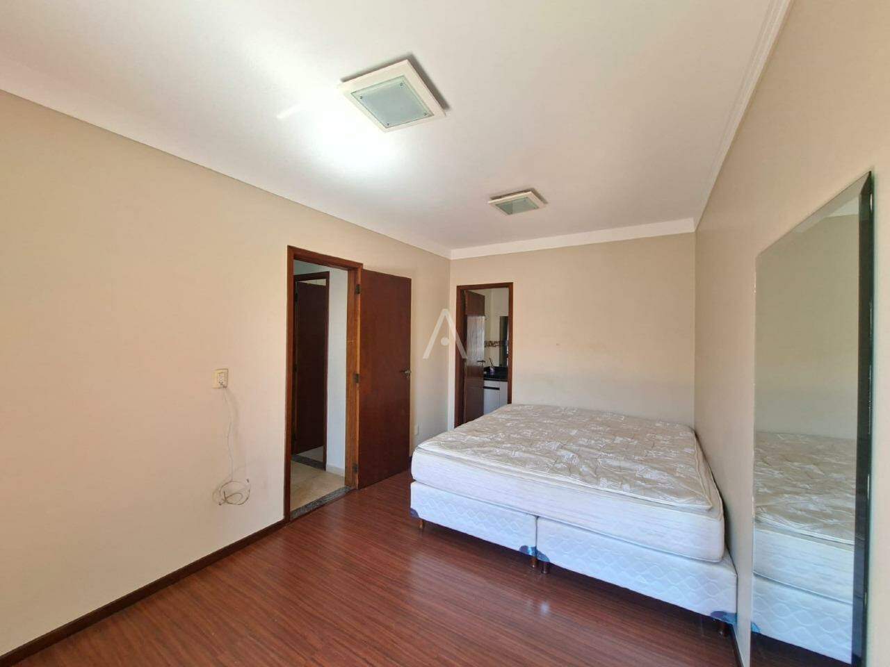 Sobrado para para aluguel no Bairro MARIA LUIZA em CASCAVEL: 