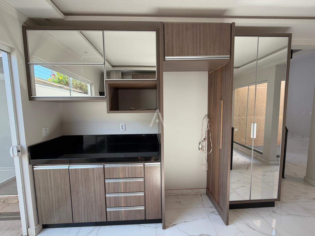 Sobrado para para aluguel no Bairro ESMERALDA em CASCAVEL: 