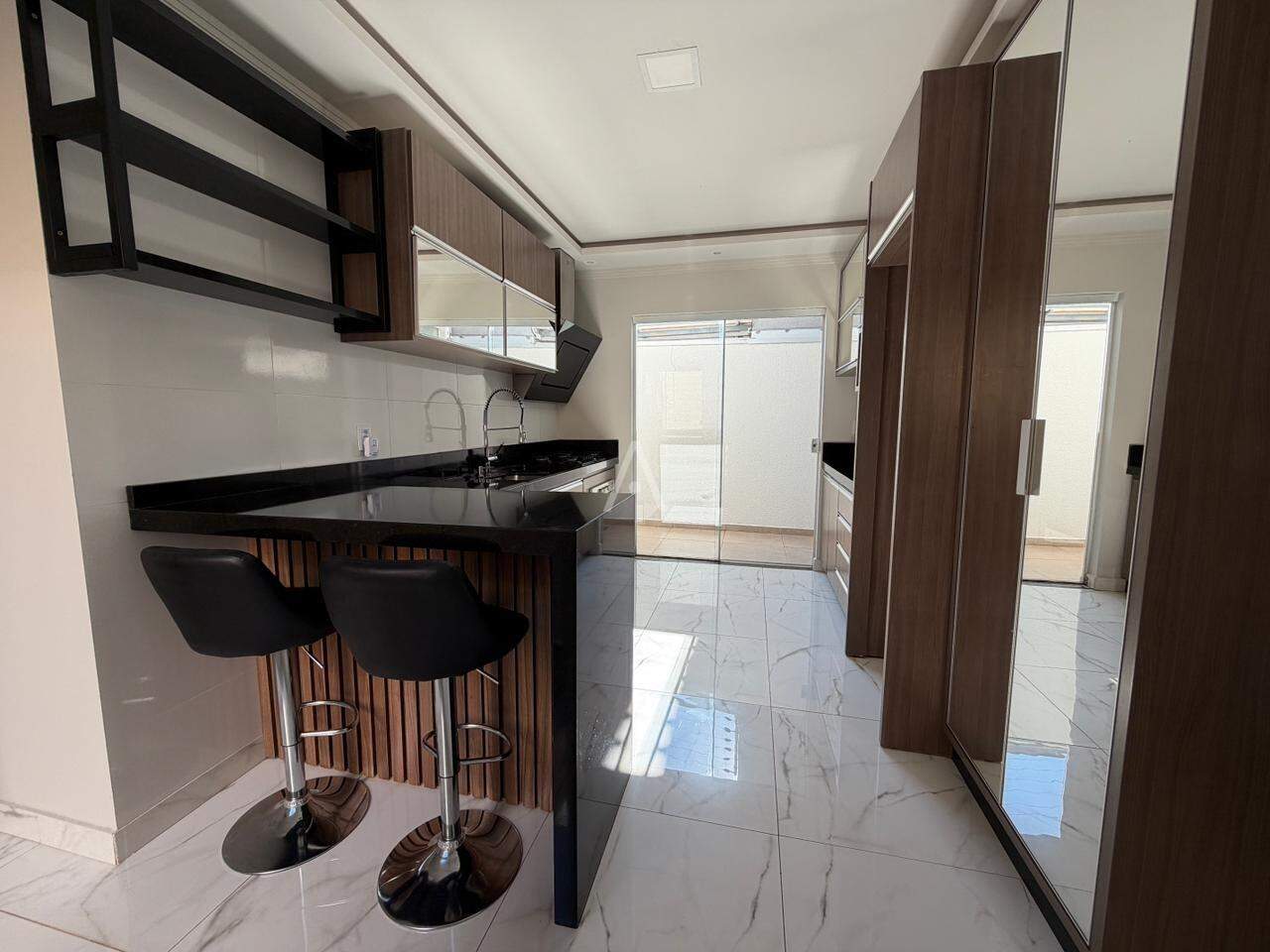 Sobrado para para aluguel no Bairro ESMERALDA em CASCAVEL: 