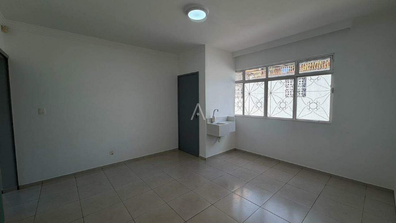 Casa Comercial para para aluguel no Bairro NEVA em CASCAVEL: 