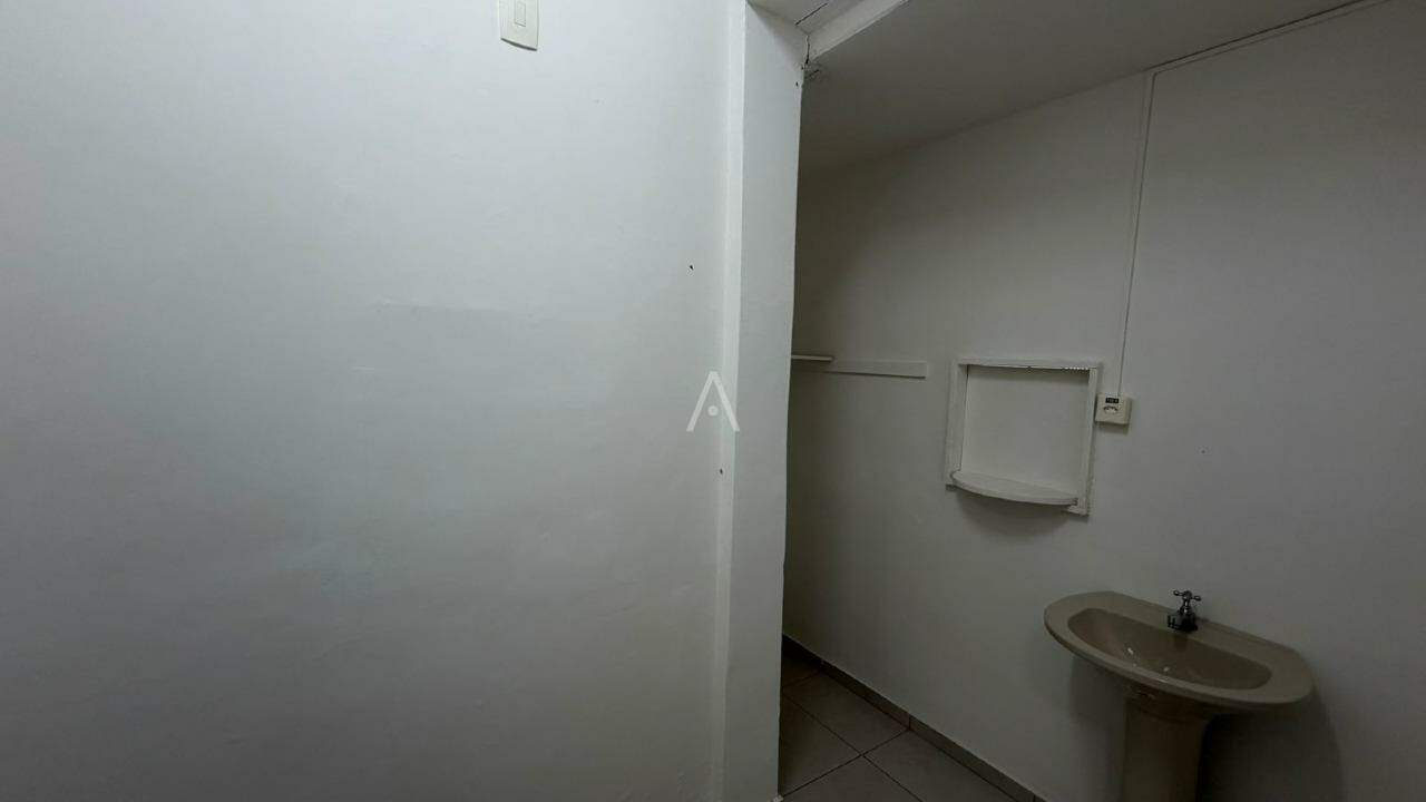 Casa Comercial para para aluguel no Bairro NEVA em CASCAVEL: 