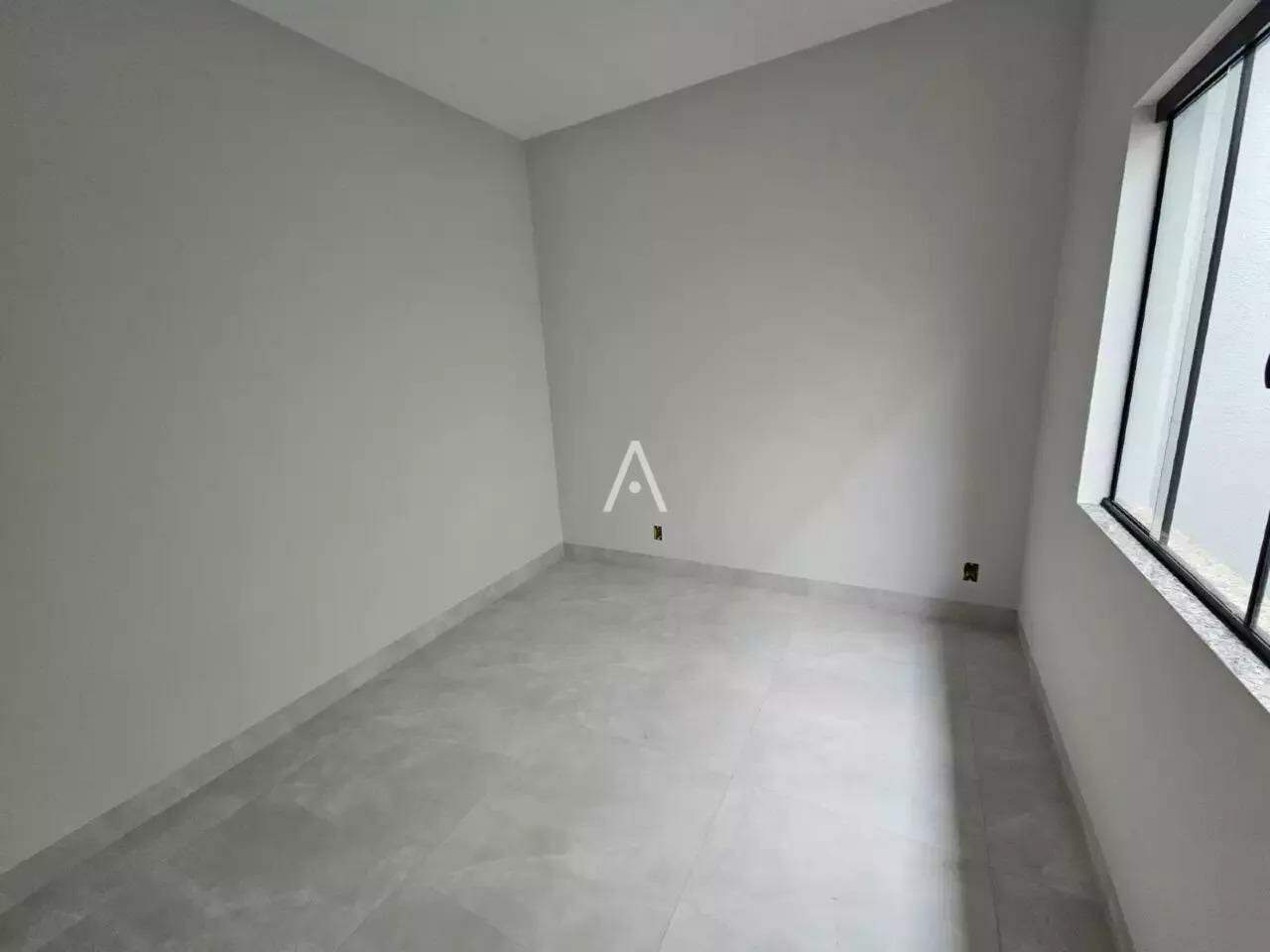 Casa Residencial para à venda no Bairro SANTA CRUZ em CASCAVEL: