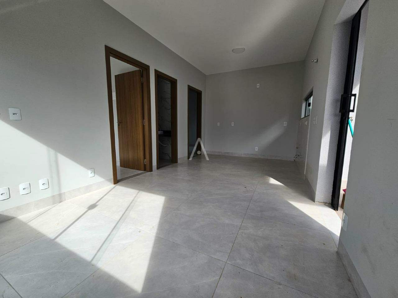 Casa Residencial para à venda no Bairro SANTA CRUZ em CASCAVEL: 