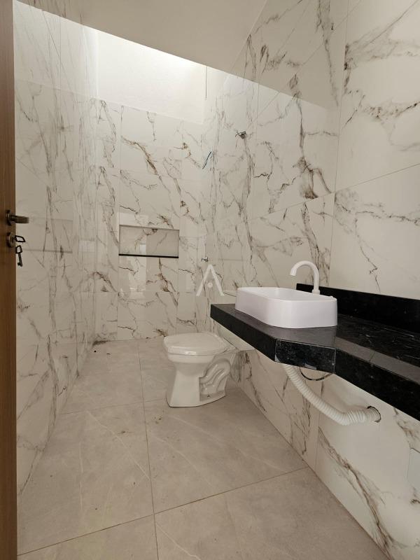 Casa Residencial para à venda no Bairro SANTA CRUZ em CASCAVEL: 