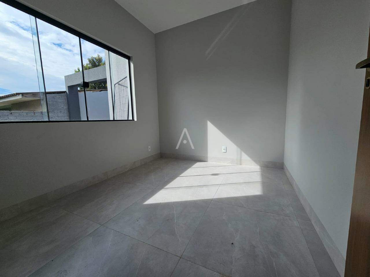 Casa Residencial para à venda no Bairro SANTA CRUZ em CASCAVEL: 