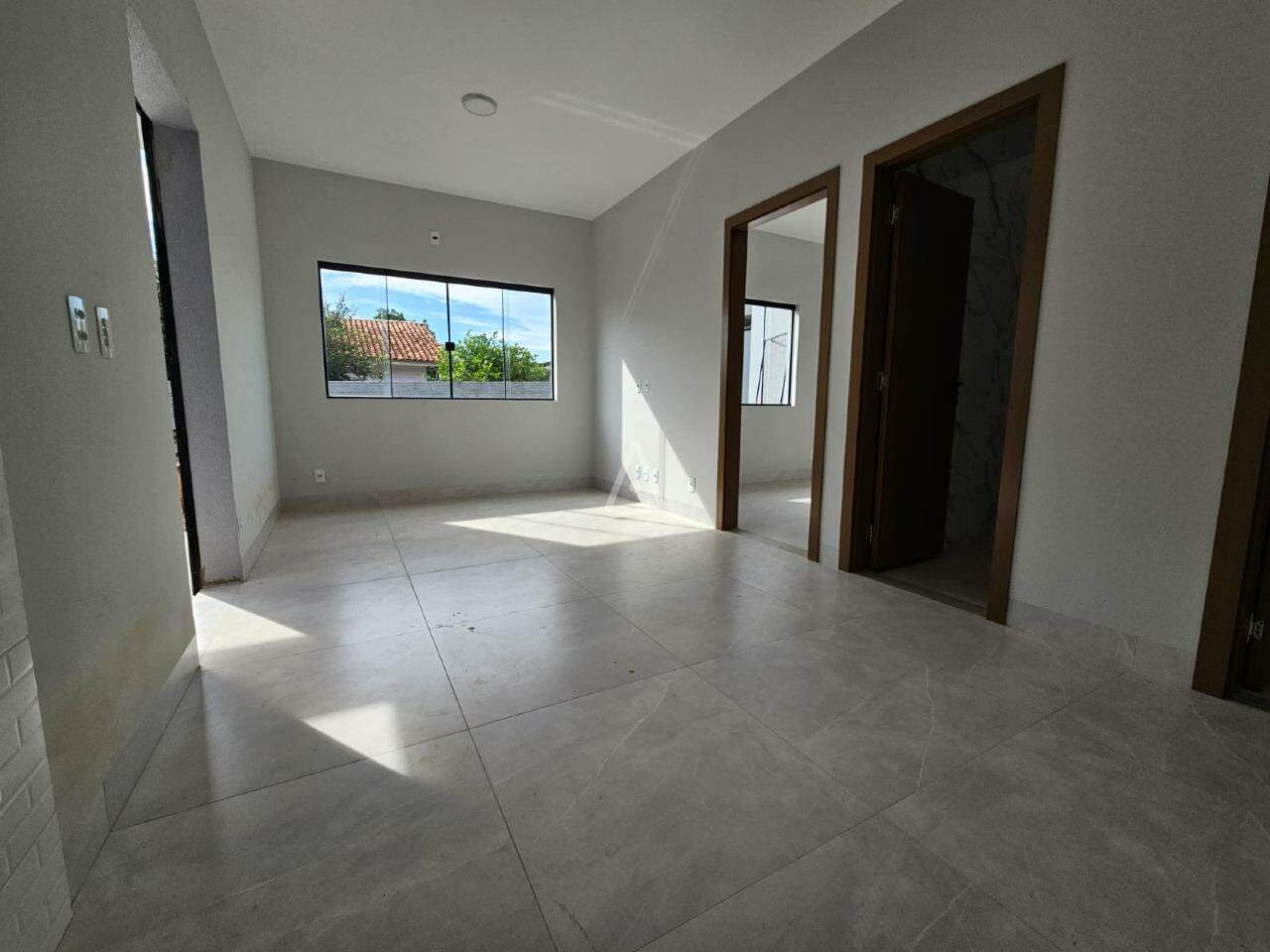 Casa Residencial para à venda no Bairro SANTA CRUZ em CASCAVEL: 